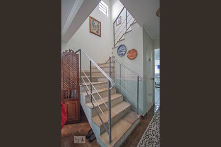 Escada de casa à venda com 3 quartos, 170m² em Itaim Bibi, São Paulo