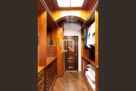 Apartamento para alugar com 336m², 4 quartos e 5 vagas Apartamento para alugar com 336m², 4 quartos e 5 vagasQuarto 4