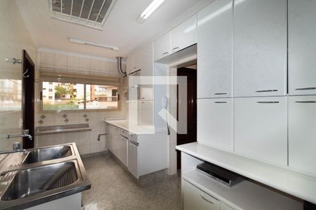 Apartamento para alugar com 336m², 4 quartos e 5 vagas Apartamento para alugar com 336m², 4 quartos e 5 vagasCozinha