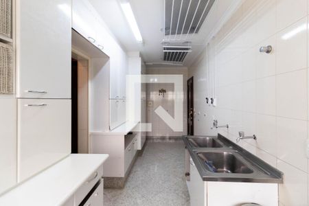 Apartamento para alugar com 336m², 4 quartos e 5 vagas Apartamento para alugar com 336m², 4 quartos e 5 vagasCozinha