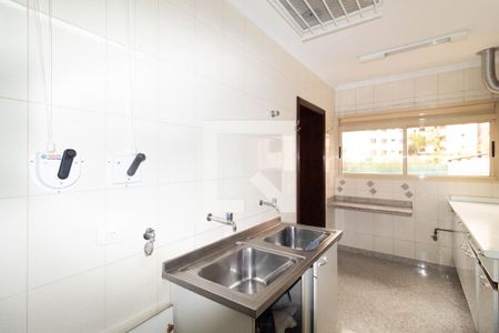 Apartamento para alugar com 336m², 4 quartos e 5 vagas Apartamento para alugar com 336m², 4 quartos e 5 vagasCozinha