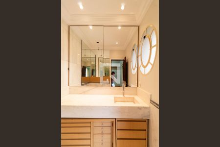 Apartamento para alugar com 336m², 4 quartos e 5 vagas Apartamento para alugar com 336m², 4 quartos e 5 vagasBanheiro