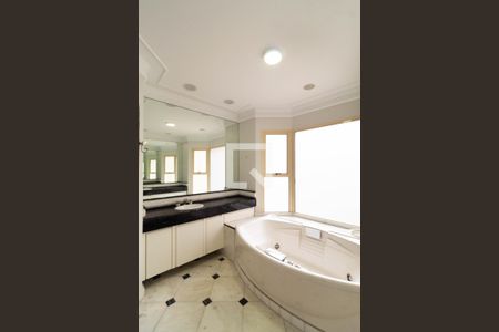 Apartamento para alugar com 336m², 4 quartos e 5 vagas Apartamento para alugar com 336m², 4 quartos e 5 vagasBanheiro