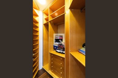 Apartamento para alugar com 336m², 4 quartos e 5 vagas Apartamento para alugar com 336m², 4 quartos e 5 vagasQuarto 2