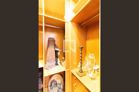 Apartamento para alugar com 336m², 4 quartos e 5 vagas Apartamento para alugar com 336m², 4 quartos e 5 vagasCloset