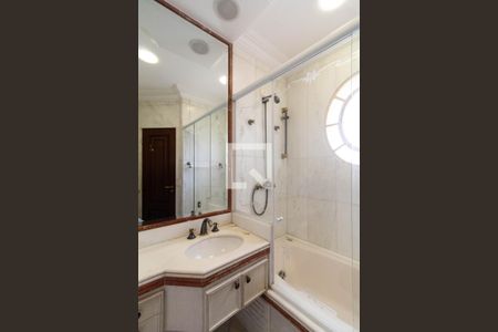 Apartamento para alugar com 336m², 4 quartos e 5 vagas Apartamento para alugar com 336m², 4 quartos e 5 vagasBanheiro