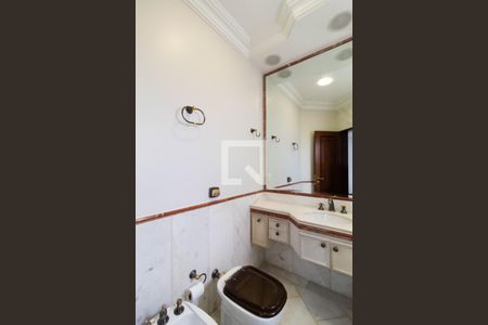 Apartamento para alugar com 336m², 4 quartos e 5 vagas Apartamento para alugar com 336m², 4 quartos e 5 vagasBanheiro