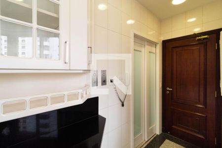 Apartamento para alugar com 336m², 4 quartos e 5 vagas Apartamento para alugar com 336m², 4 quartos e 5 vagasCozinha