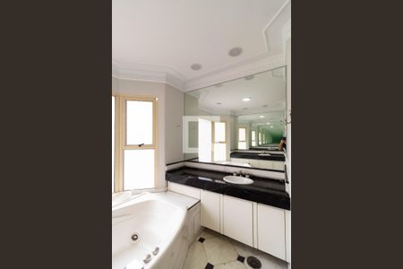 Apartamento para alugar com 336m², 4 quartos e 5 vagas Apartamento para alugar com 336m², 4 quartos e 5 vagasBanheiro