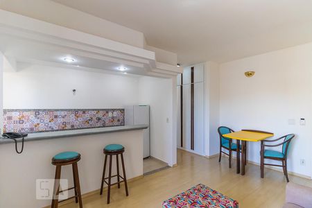 Sala de apartamento para alugar com 1 quarto, 50m² em Cambuí, Campinas