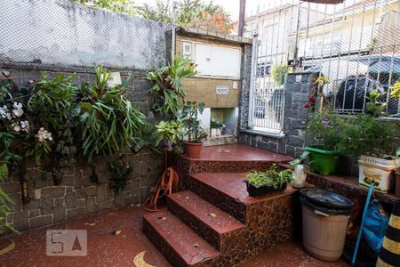 Quintal de casa à venda com 5 quartos, 327m² em Vila Nivi, São Paulo