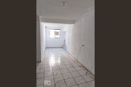 Sala de casa para alugar com 2 quartos, 42m² em Vila Caraguatá, São Paulo