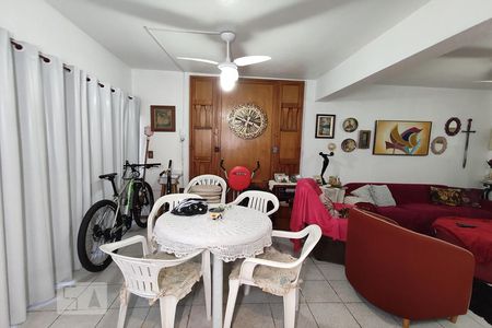 Sala de Estar de casa à venda com 3 quartos, 300m² em Vila Rosa, Novo Hamburgo