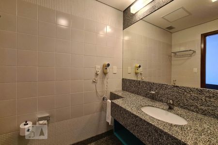 Banheiro de apartamento à venda com 1 quarto, 28m² em Centro, Belo Horizonte