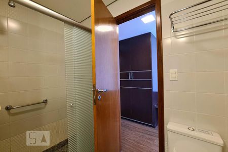 Banheiro de apartamento à venda com 1 quarto, 28m² em Centro, Belo Horizonte
