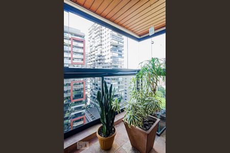 Varanda de apartamento à venda com 4 quartos, 200m² em Pinheiros, São Paulo