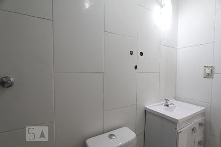 Banheiro de apartamento para alugar com 2 quartos, 60m² em Jacarepaguá, Rio de Janeiro