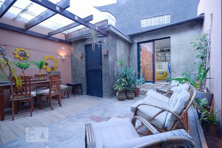 Casa à venda com 150m², 3 quartos e 2 vagas Casa à venda com 150m², 3 quartos e 2 vagasVaranda gourmet