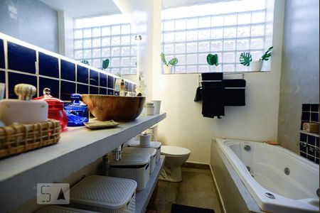 Casa à venda com 150m², 3 quartos e 2 vagas Casa à venda com 150m², 3 quartos e 2 vagasBanheiro