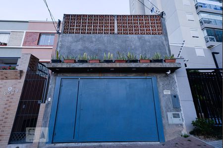 Fachada de casa à venda com 3 quartos, 150m² em Vila Pompéia, São Paulo