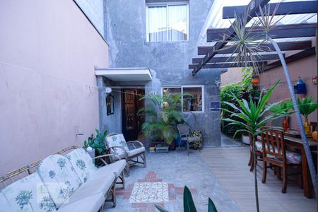 Casa à venda com 150m², 3 quartos e 2 vagas Casa à venda com 150m², 3 quartos e 2 vagasVaranda gourmet