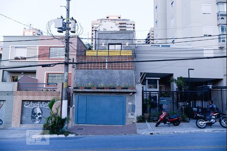 Fachada de casa à venda com 3 quartos, 150m² em Vila Pompéia, São Paulo