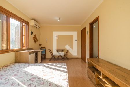 Sala/Quarto de kitnet/studio para alugar com 1 quarto, 80m² em Santo Antônio, Porto Alegre