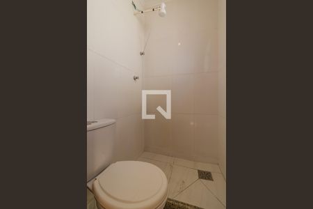 Banheiro de kitnet/studio para alugar com 1 quarto, 80m² em Santo Antônio, Porto Alegre