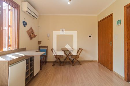 Sala/Quarto de kitnet/studio para alugar com 1 quarto, 80m² em Santo Antônio, Porto Alegre