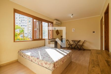 Sala/Quarto de kitnet/studio para alugar com 1 quarto, 80m² em Santo Antônio, Porto Alegre