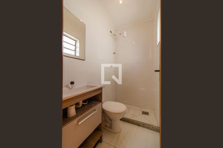 Banheiro de kitnet/studio para alugar com 1 quarto, 80m² em Santo Antônio, Porto Alegre