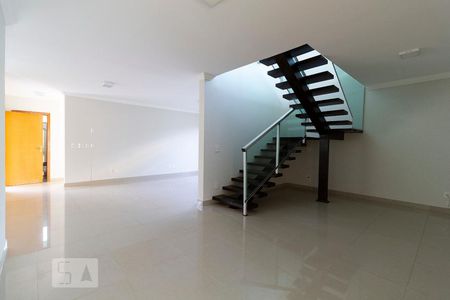 Sala 1 de casa para alugar com 4 quartos, 470m² em Chaves, Uberlândia