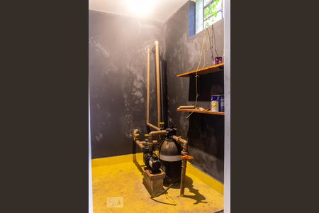 Casa à venda com 463m², 4 quartos e 5 vagas Casa à venda com 463m², 4 quartos e 5 vagasBomba Piscina