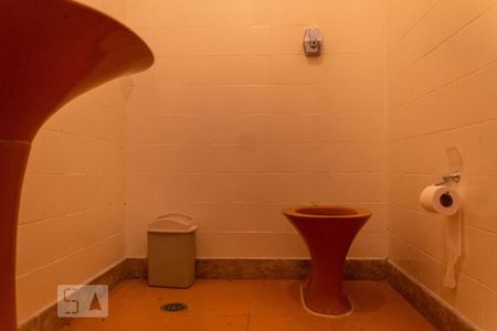 Casa à venda com 463m², 4 quartos e 5 vagas Casa à venda com 463m², 4 quartos e 5 vagasBanheiro Salão de Festas