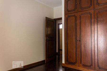 Casa à venda com 463m², 4 quartos e 5 vagas Casa à venda com 463m², 4 quartos e 5 vagasQuarto 2