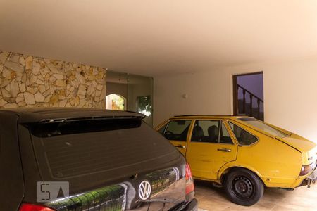 Casa à venda com 463m², 4 quartos e 5 vagas Casa à venda com 463m², 4 quartos e 5 vagasGaragem