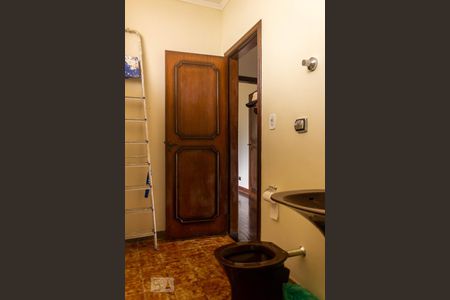 Casa à venda com 463m², 4 quartos e 5 vagas Casa à venda com 463m², 4 quartos e 5 vagasBanheiro Corredor