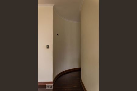 Casa à venda com 463m², 4 quartos e 5 vagas Casa à venda com 463m², 4 quartos e 5 vagasCorredor