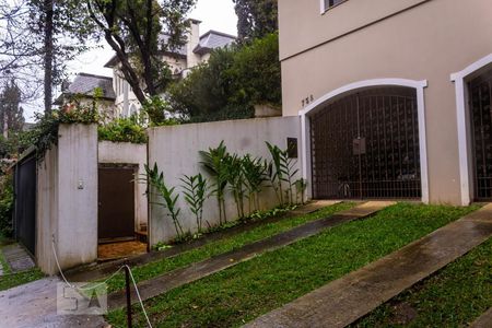 Casa à venda com 463m², 4 quartos e 5 vagas Casa à venda com 463m², 4 quartos e 5 vagasFachada