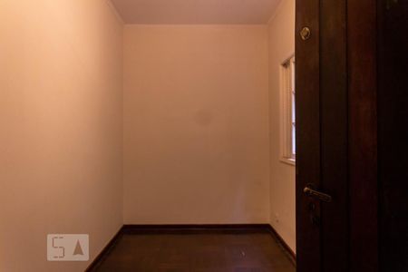 Casa à venda com 463m², 4 quartos e 5 vagas Casa à venda com 463m², 4 quartos e 5 vagasQuarto de Serviço