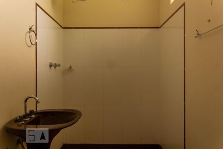 Casa à venda com 463m², 4 quartos e 5 vagas Casa à venda com 463m², 4 quartos e 5 vagasBanheiro Corredor