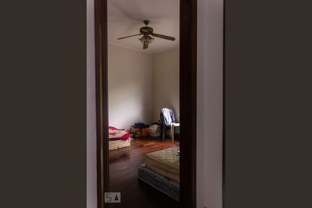 Casa à venda com 463m², 4 quartos e 5 vagas Casa à venda com 463m², 4 quartos e 5 vagasQuarto 1