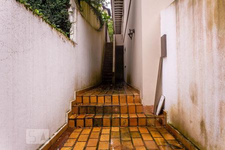 Casa à venda com 463m², 4 quartos e 5 vagas Casa à venda com 463m², 4 quartos e 5 vagasCorredor Lateral Esquerdo