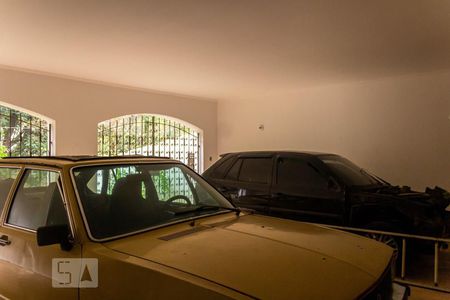 Casa à venda com 463m², 4 quartos e 5 vagas Casa à venda com 463m², 4 quartos e 5 vagasGaragem