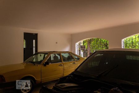Casa à venda com 463m², 4 quartos e 5 vagas Casa à venda com 463m², 4 quartos e 5 vagasGaragem
