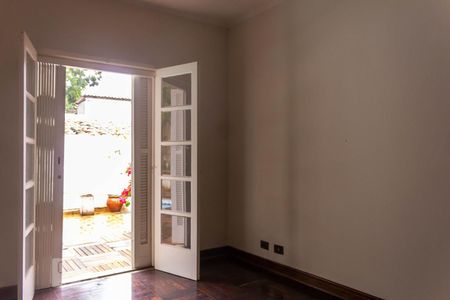 Casa à venda com 463m², 4 quartos e 5 vagas Casa à venda com 463m², 4 quartos e 5 vagasQuarto 2