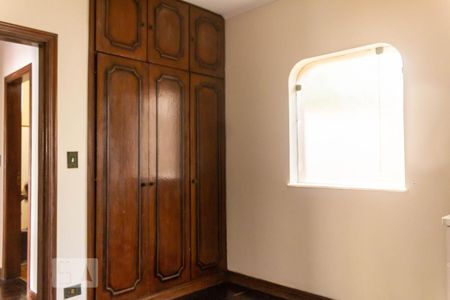 Casa à venda com 463m², 4 quartos e 5 vagas Casa à venda com 463m², 4 quartos e 5 vagasCloset Suíte 1