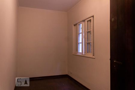 Casa à venda com 463m², 4 quartos e 5 vagas Casa à venda com 463m², 4 quartos e 5 vagasQuarto de Serviço