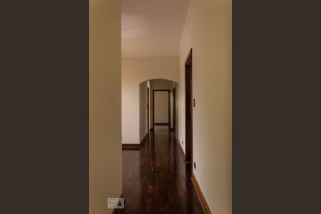 Casa à venda com 463m², 4 quartos e 5 vagas Casa à venda com 463m², 4 quartos e 5 vagasEntrequartos