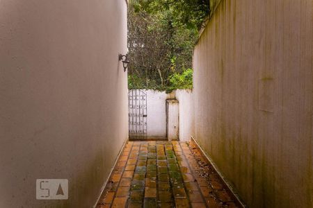 Casa à venda com 463m², 4 quartos e 5 vagas Casa à venda com 463m², 4 quartos e 5 vagasCorredor Lateral Esquerdo